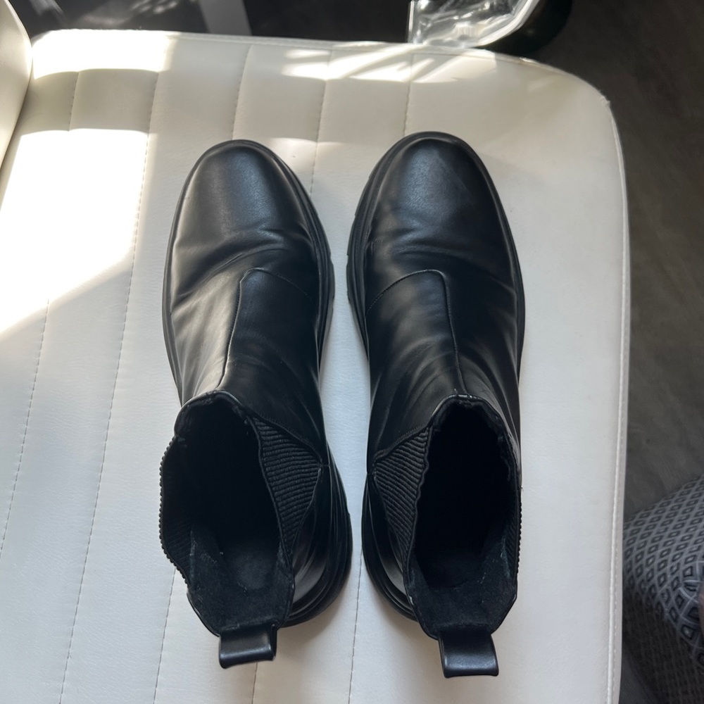Combat boots